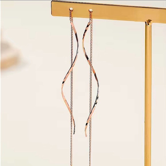 Rose Gold Spiral Threader Twisted Minimalist Earrings - Picture 5 of 6